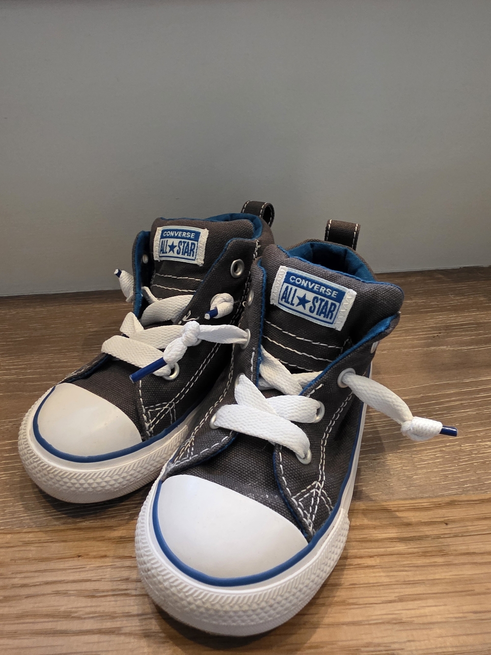 Brand New Converse Chuck Taylor Boys High-Top Canvas Sneakers Shoes Size 7